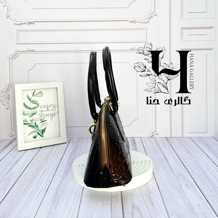 کیف زنانه چرم کوروکودیل قهوه ای تیره براق کد ۸۰۴