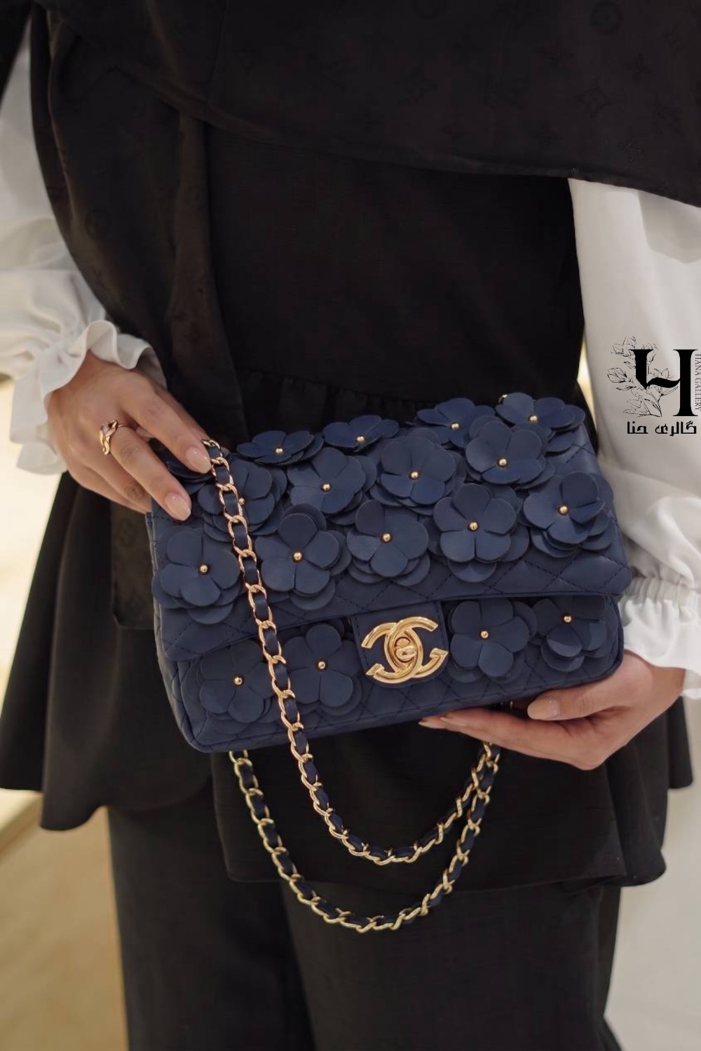 کیف شنل گل برجسته چرمی سرمه‌ای کد ۱۲۶۹